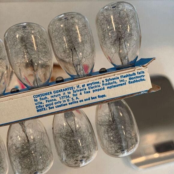 Vintage Sylvania Blue Dot M3 Flashbulbs, 12 Clear Bulbs in Original Box - Picture 9 of 10